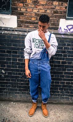 overalls 90s men denim fashion bib urban mens outfit lookastic grey 1990s outfits male sweater boots blue deere john inspiration Outfit Ideas For Guys, 90s Outfit Ideas, 90s Fashion Guys, Street Style Jeans, Winter Hipster, Wearing Overalls, 90s Party Outfit, Fashion Guys, Diy Outfits