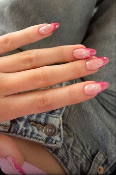 Long Almond Star Nails, Cinzia Bayliszullo Nails, Pink Acrylics Almond, Summer 2024 Nails Ideas, Nail For Summer 2024, Summer Nail Design 2024, Pink And White Nails Almond, Simple Summer Almond Nails, Trendy Nail Designs 2024