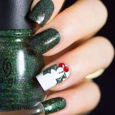 45 Christmas Nail Art Ideas That Will Make You Look Confident Christmas Shellac Nails, Christmas Tree Nail Art, Lisa Hair, Nail Art Noel, Tree Nail Art, Themed Nails