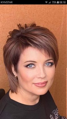 Kort Bob, Cute Layered Haircut Mid Length, Layered Haircut Mid Length, Haircut Mid Length, Latest Haircuts, Cute Layered Haircut, Short Hair Trends, Messy Short Hair, Midlength Haircuts