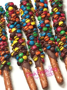 there are many candy sticks that have been made to look like they're covered in chocolate