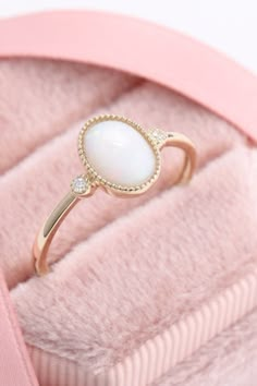 This stunning opal vintage ring is perfect to wear at any occassion. Made in pure gold. #morganitering #diamondring #gemstonering #engagementring #vintagering Opal And Pearl Ring, Stone Ring Design Gold, Vintage Opal Rings, Opal Birthstone Ring, Antique Opal Ring, Oval Opal Ring, Opal Gold Ring, Opal Stone Ring, Vintage Opal Engagement Ring