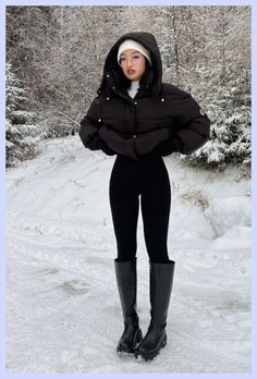 [PaidAd] 22 Top Womens Winter Outfits Cold Weather Ideas You'll Want To Use This Fall #womenswinteroutfitscoldweather Snow Outfits For Women, Winter Outfits Canada, Cold Weather Outfits Winter, Winter Outfits Ideas, Japan Outfits, Winter Outfits Snow, Outfits Nyc, Ny Outfits