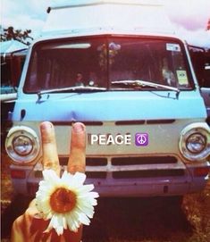 Astetic Photography, Boho Chique, Hippie Aesthetic, 70s Aesthetic, Hippie Van, Hippie Chick, Estilo Hippie, Happy Hippie, Hippie Life