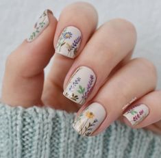 Botanic Nails Designs, Germany Nails Designs, Nail Designs For Work, Hiking Nails, Floral Gel Nails, Wild Flower Nails, Spring Floral Nail Art, Botanical Nails, Wildflower Nails