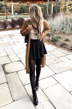 Socks Outfit, Peplum Tops, Legging Outfits, Winter Leggings, Romantic Dinner, Outfit Black, Cardigan Outfits, Tights Outfit