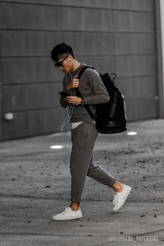 Cute Lounge Outfits, Minimalist Moda, Scandi Fashion, Men Fashion Photoshoot, Blogger Lifestyle, Scandinavian Minimalist, Mens Cashmere, Mens Fashion Photography, Track Suit