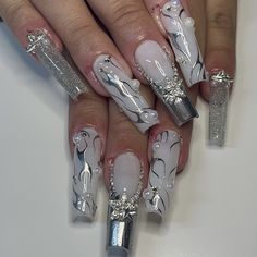 Gradation Nail, Ongles Bling Bling, Spring Coming, Silver Nail Designs, White And Silver Nails, Silver Nail, Nagel Tips, Metallic Nails, Nail Swag