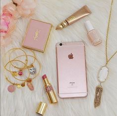 ♡ @fluffyvintage ♡ Skincare Photoshoot, Rose Gold Aesthetic, What's In My Purse, Tout Rose, Glitter Rosa, Summer Fitness, Fitness Art, Gold Aesthetic, I Phone