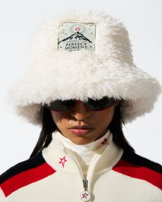 Aspen Ski Fashion, Vintage Skiing Aesthetic, Aspen Ski Resort, Aspen Ski, Apres Ski Style, Ski Aesthetic, Ski Style, Ski Fashion, Ski Hats