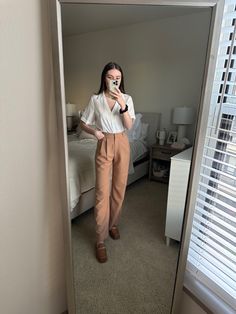 Interview Outfit Tan Pants, Sloan Pants Outfits, Abercrombie Sloane Pant, Tan Work Pants Outfit, Abercrombie Sloane Pant Outfit, Trousers Work Outfit, Neutral Work Outfit, Work Outfit Spring