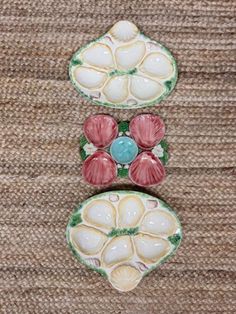 two ceramic dishes sitting on top of a rug