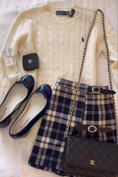 Aesthetic Navy Blue, Aesthetic Navy, Coquette Old Money, Navy Blue Outfit, Money Clothes, Money Girl, Money Purse, Navy Outfit, Winter Inspo