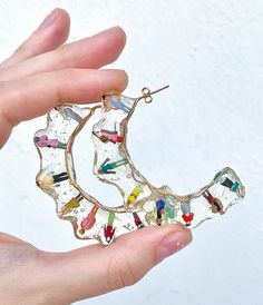 my favorite fun hoop earrings now in jumbo version! hand painted tiny people, stuck in transparent jelly (epoxy) gold plated wire around 5 cm tall Epoxy Earrings, Resin Hoop Earrings, Epoxy Jewelry, Epoxy Resin Jewelry, How To Make Resin, Tiny People, Jeweled Shoes, Diy Jewelry Tutorials, Unique Purses