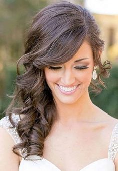 hairstyles bridesmaids wedding hairstyle ideas bridesmaid thrivenaija down bridal side incredibly gorgeous source Updo Side, Hairstyles For Bridesmaids, Side Pony, Dunner Wordend Haar, Wedding Hair Side, Wedding Hairstyles Bridesmaid, Wedding Hairstyles Medium Length, Pony Tails, Simple Wedding Hairstyles