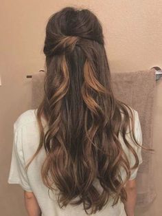 Wedding Hairstyles Updo Messy, Elegant Wedding Hair, Trendy Wedding Hairstyles, Wedding Hair Down, Wedding Hairstyles Updo, Wedding Updo, Half Up Hair, Wedding Hair And Makeup, Latest Hairstyles