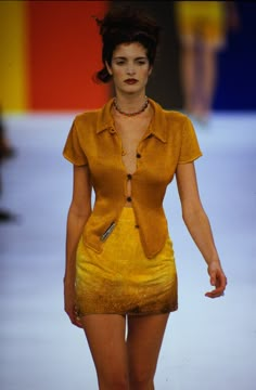 Todd Oldham, Stephanie Seymour, 90s Runway Fashion, Runway Fashion Couture, Runway Outfits, Claudia Schiffer, Naomi Campbell, Beauty And Fashion, Christian Lacroix