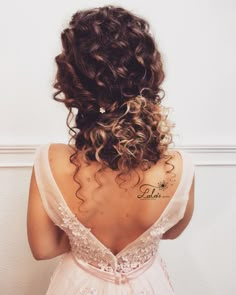 Hairstyles For Naturally Curly Hair, Curly Bridal Hair, Naturally Curly Hair, Hair Upstyles, Curly Hair Updo, Elegant Wedding Hair, Penteado Cabelo Curto, Wedding Hair And Makeup