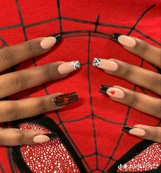 Spiderman Valentines Nails, Halloween Y2k Nails, Spiderweb Nails Acrylic, Y2k Nails Acrylic Short, Short Spiderman Nails, Simple Spiderman Nails, Y2k Halloween Nails, Xo Nails The Weeknd, Black Nails Y2k