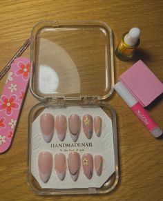 Message me with a reference photo of what design , shape and length you want ✨all sets starting from just €20 🫧excluding packaging 📫 All kits include: -10 nails✨ -nail glue️ -cuticle pusher🪄 -nail file🎀 -nail buffer 🌸 - 2 alcohol wipes🫧 -cute bottle of kiwi and melon hydrating cuticle oil 🥝🍈 -thank you card 🫶🏻 🎀How it works 🎀,  -firstly get in touch with me through messages 💌send me a reference pic of what design you want and send me a photo of each of your hands 🤚 ✋ with a coin 🪙 Pressons Nails Packaging, Press On Nail Business Packaging, Press On Nails Card Design, Press On Nail Display Cards, Press On Nail Packaging, Press On Nails Packaging Ideas, Press On Nails Business Supplies, Press On Nails Long, Nails Gel Nails