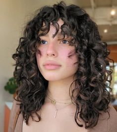 Curly Hair with Face-Framing Layers and Bangs Long Layered Curly Hair, Layered Curly Haircuts, Bob Haircut Curly, Layered Curly Hair, Dirty Blonde Hair, Curly Hair With Bangs