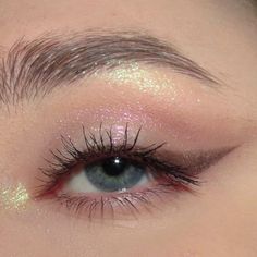 Eras Makeup, Maquillaje Douyin, Sparkly Makeup, Everyday Makeup Tutorials, Cat Eye Makeup, Stunning Makeup