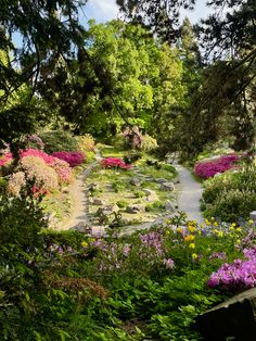 gruga park, aesthetic, essen, park, flowers, blumen, summer Aesthetic Essen, Park Aesthetic, Floral Park, Dream Garden, Juno, Nature Pictures, Art Work, Flower Garden, Plants