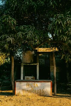 a sign that reads truta temporada in front of some trees and bushes