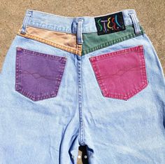 Custom Jeans Diy, Painting Clothes, Cutwork Dress, Painted Shorts, Painted Clothes Diy, Denim Art, Painted Jeans, Wardrobe Accessories, Cute Pants