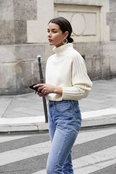 Chunky Sweaters for Cold Weather Jumper And Jeans, Casual Luxe, Look Retro, Fashion Trends Winter, Cute Spring Outfits, Street Style Winter, Winter Trends