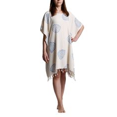 MINA Turkish Towel tunic dress is high-quality, 100% Bamboo & Cotton with fringes. One Size. Absorbs water and dries quickly. Light and space saving. Hand loomed in Turkey. Produced by dyed yarn. All fringes are knotted by ladies in the village. ⬛ DETAILS Weight : 160 g Size : Standart one size. - A gentle wash with cold water, makes the towel more absorbent and softens the fabric. - Up to ±10% change on dimension and weight, imperfections in pattern and color must be tolerated as a result o Pareo Dress, Evening Shawls, Beach Wrap, Beach Wear Outfits, Clothing Summer, Boho Dresses, Light And Space, Dress Beach, Dyed Yarn