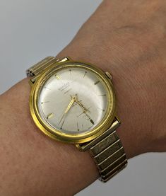 Men's rare vintage Sarcar Geneve Incabloc 17 Rubis manual wind up wrist watch. The face measures~35mm including the crown. The watch runs but has only been tested for a few hours and will probably need to be serviced. Some fading to the gold plating and some scratches to the crystal noted as well as some fading to the face itself in spots near the seconds hand. Classic Self-winding Watch With Round Dial, Classic Self-winding Watches, Vintage Analog Round Watches, Vintage Watch Accessories With Subdials, Vintage Round Watches With Subdials, Vintage Round Watch With Subdials, Vintage Chronometer Watches For Anniversary, Vintage Chronometer Watch For Anniversary, Classic Collectible Self-winding Watches