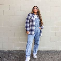 Fall outfit idea wearing her Grapent oversized button down plaid shirt and denim overalls. Overalls Outfit Fall, Overalls Outfit Winter, Quilted Outerwear, Overalls Outfit, Plaid Shacket, Street Outfit, Denim Overalls, Casual Street Style, Outfit Idea