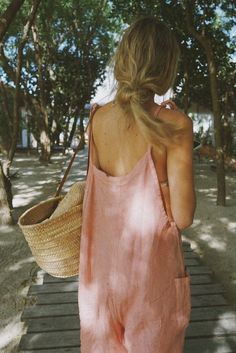 Style // Did someone say summer, sunshine and seaside? The perfect faded pink linen overalls to take with you wherever you go The definition of effortless. The Linen Overall is a laid back design for chasing the sunshine! It's a wardrobe staple that can be worn by itself or layered, for a throw-on-and-go approach to dressing. Soft linen, loose fit, adjustable tie straps and yes... it has pockets! Designed to be versatile the Linen Overalls can be worn pregnant and postpartum, and their adjustabl California Coastal Aesthetic, Cotton Outfits Women, Cool Mom Aesthetic, Comfy Overalls, Overalls Pink, Natural Clothes, Summer Overalls, Boho Fits, Linen Overalls