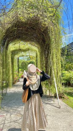 Outfit Ideas Muslim Girl, Hijab Pose Idea, Malaysian Outfit, Modest Ootd, Outfit Ideas Muslim, Korean Style Hijab, Muslimah Fashion Casual, Study Tour, Outfit Korean Style