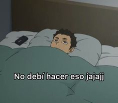 a man laying in bed with the caption'no debi hacer eso jajajii '