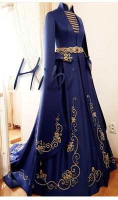 Royal Dresses, Queen Dress, Fantasy Gowns, Fantasy Dress, Fantasy Fashion, Beautiful Gowns, Fancy Dresses