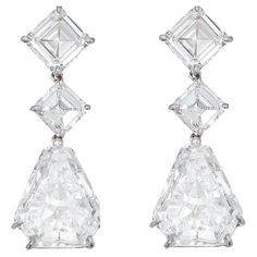 13.90 ct Total Weight Bvlgari Shield & Square Emerald Cut Diamond Platinum Drop Earrings Big Diamond Earrings, Van Cleef & Arpels, Van Cleef And Arpels, Big Diamond, Emerald Cut Diamond, Diamond Earring, Fine Jewels, Van Cleef Arpels, Emerald Cut Diamonds