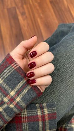 Burgundy Nail Polish, Short Red Nails, Nail Tattoos, Deep Red Nails, Cozy Colors, Red Gel Nails, Swag Ideas, Fall Nail Ideas