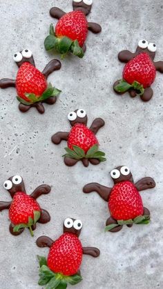 chocolate covered strawberries with googly eyes are arranged in the shape of an owl