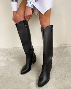 Women genuine suede leather knee high western cowboy Boots Spring flat casual boho style flat boots any color made at your measurements SIZE CONVERSION TABLE EU 35 = 5 US = 22,5cm EU 36 = 6 US = 23.5cm EU 37 = 6.5 US= 24cm EU 38 = 7 US = 24.5cm EU 39 = 8 US 25cm EU 40 = 9 US = 26cm EU 41 = 10 US = 27cm EU 42 = 11 US = 28cm EU 43 = 12 US = 29cm Made by one of the shoe-making leaders in Europe. SIZE GUIDANCE < Fit recommendation: Our boots run mostly exactly to the size. Please measure the leng Casual Boho Style, Spring Flats, Conversion Table, Shoe Making, Spring Boots, Western Cowboy Boots, Casual Flats, Flat Boots, Western Cowboy