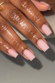 Nail ideas that look so flattering on dark skin tones. Gorgeous nails for darker skin tones. Dip Powder Nails Ideas, Nail Knowledge, Pr Nails, Powder Dip Nails, Short Classy Nails, American Manicure, Old Money Nails, Elite Nails, Money Nails