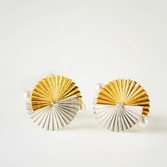 Looking for a statement accessory that is both unique and stylish? Check out these stunning Japanese origami fan earrings! At first glance, the design is truly captivating - the open fans are beautifully crafted in a two-tone finish, with one fan in gold and the other in white gold. But that's not all - the staggered gap is inlaid with two elegant Japanese Baby Akoya pearls, adding a touch of sophistication to the overall design. These earrings have a super presence and are truly amazing - they' Origami Fan, Japanese Baby, Japanese Jewelry, Japanese Origami, Gold Clutch, Fan Earrings, Be Natural, Akoya Pearls, Gold Earring