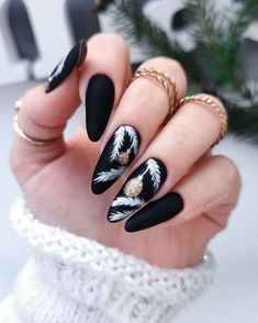 Xmas Nail Designs, Black Almond Nails, Candy Cane Nails, Christmas Gel, Red Christmas Nails, Winter Nails Acrylic, Cute Christmas Nails, Christmas Nails Easy, Nails Easy