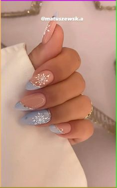 Baby blue Christmas nail art with snowflakes, silver and white details Snow Nails, January Nails, Her Nails, Snowflake Nails, Glam Nails