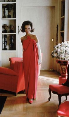 Lee Radziwill Style, Black Supermodels, New York Socialites, Lee Radziwill, Jeanne Lanvin, Opera Gloves, Leather Sofas, Elsa Peretti, Mob Dresses