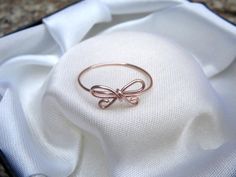 Wire Bow Ring Wired Rings Ideas, Wire Jewellery Rings, Star Wire Ring, Ring Ideas Diy, Butterfly Wire Ring, Simple Wire Rings, Wire Rings Rose, Wire Rings Ideas, Wire Heart Ring Tutorial