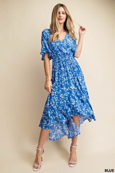 Talk about a show stopper! We are loving the color of this floral high-low dress with a V-neck neckline. Pair it with some heels for a cute springtime outfit! Blue Spring Dresses, Spring Time Outfits, Bohemian Midi Dress, Blue Floral Midi Dress, Floral High Low Dress, Blue Crush, Wrap Midi Dress, Midi Short Sleeve Dress