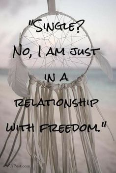 a dream catcher with the words single? no, i am just in a relationship with freedom