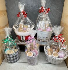 Choose from one of our ready to go baskets or message us to customize any basket to any scents found in our shop. All gift baskets will be wrapped in clear gift bag with ribbon. Please ask any questions you have, we do not accept returns or refunds for wrong basket ordered. Santa Belly: 1 - Lavender 8oz Lotion 1 - Lavender Rosemary Soap Bar 1 - 2oz Lavender Conditioner 1 - 2 oz Lavender Sugar Scrub 1 - Vanilla Lip Balm Lavender Sleigh Ride: 1 - Lavender 8oz Liquid Soap 1 - 2oz Lavender Lotion 1 Bath Gift Basket Ideas, Thank You Gift Basket, Coffee Mug Gift Basket, Skincare Gift Basket, Cute Gift Baskets, Mug Gift Basket, Lavender Conditioner, Gifts For Male Coworkers, Rosemary Soap